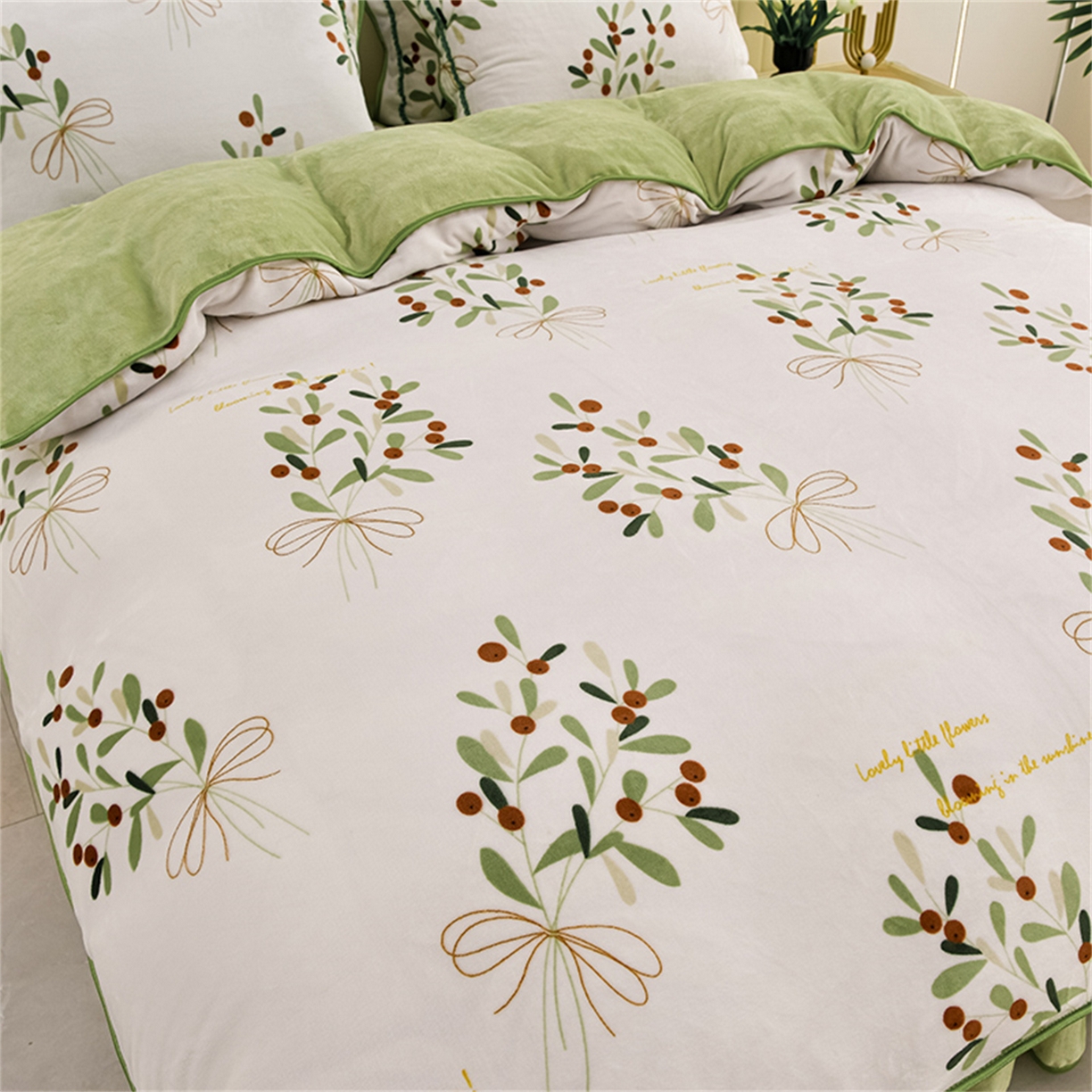 91家纺网 家纺一手货源 找家纺   玖琳家纺  2025新款220g保暖舒适牛奶绒床裙四件套 硕果累累