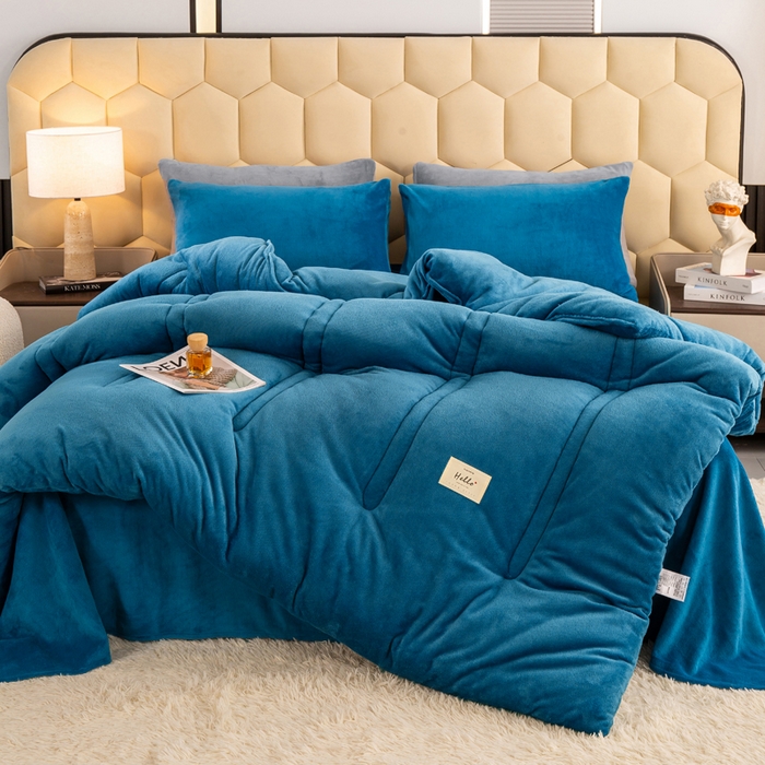 91家纺网 家纺一手货源 找家纺 恋之巢家纺 2025新款双面牛奶绒模特冬被被子被芯 雾海蓝