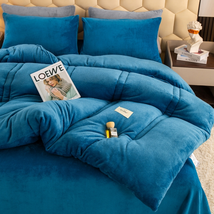 91家纺网 家纺一手货源 找家纺 恋之巢家纺 2025新款双面牛奶绒模特冬被被子被芯 雾海蓝