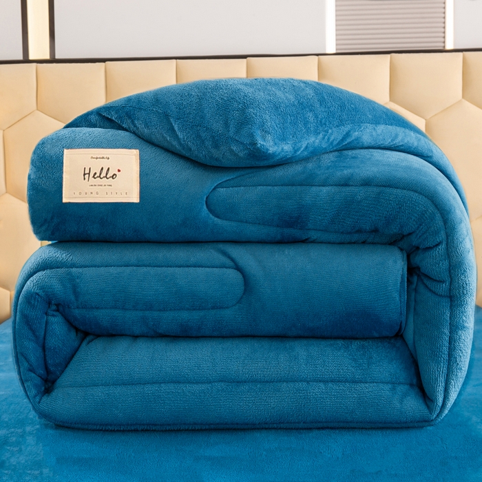 91家纺网 家纺一手货源 找家纺 恋之巢家纺 2025新款双面牛奶绒模特冬被被子被芯 雾海蓝