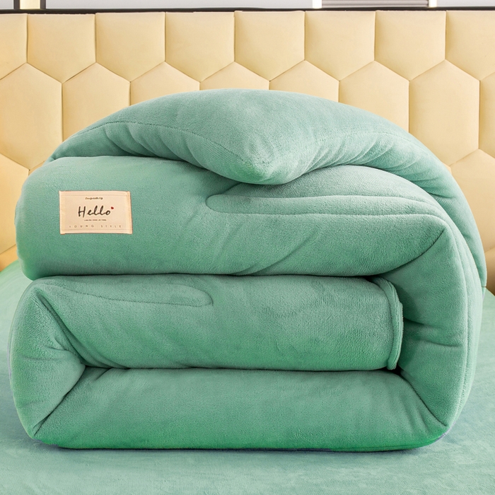 91家纺网 家纺一手货源 找家纺 恋之巢家纺 2025新款双面牛奶绒模特冬被被子被芯 青柠绿