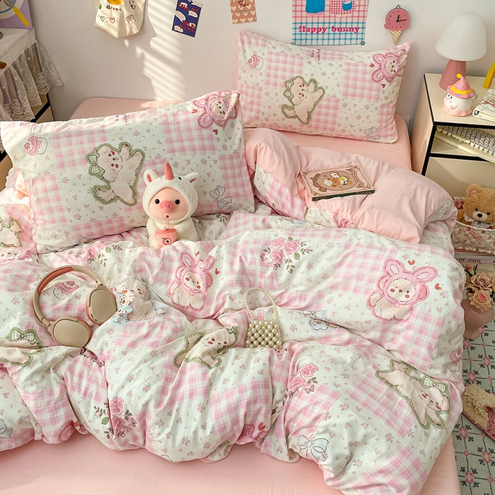 91家纺网 家纺一手货源 找家纺 梦卓家纺 2025新款超柔水洗棉印花双层纱卡通小清新四件套 奶萌小狗