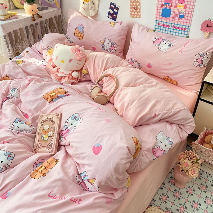 91家纺网 家纺一手货源 找家纺 梦卓家纺 2025新款超柔水洗棉印花双层纱卡通小清新四件套 草莓凯蒂