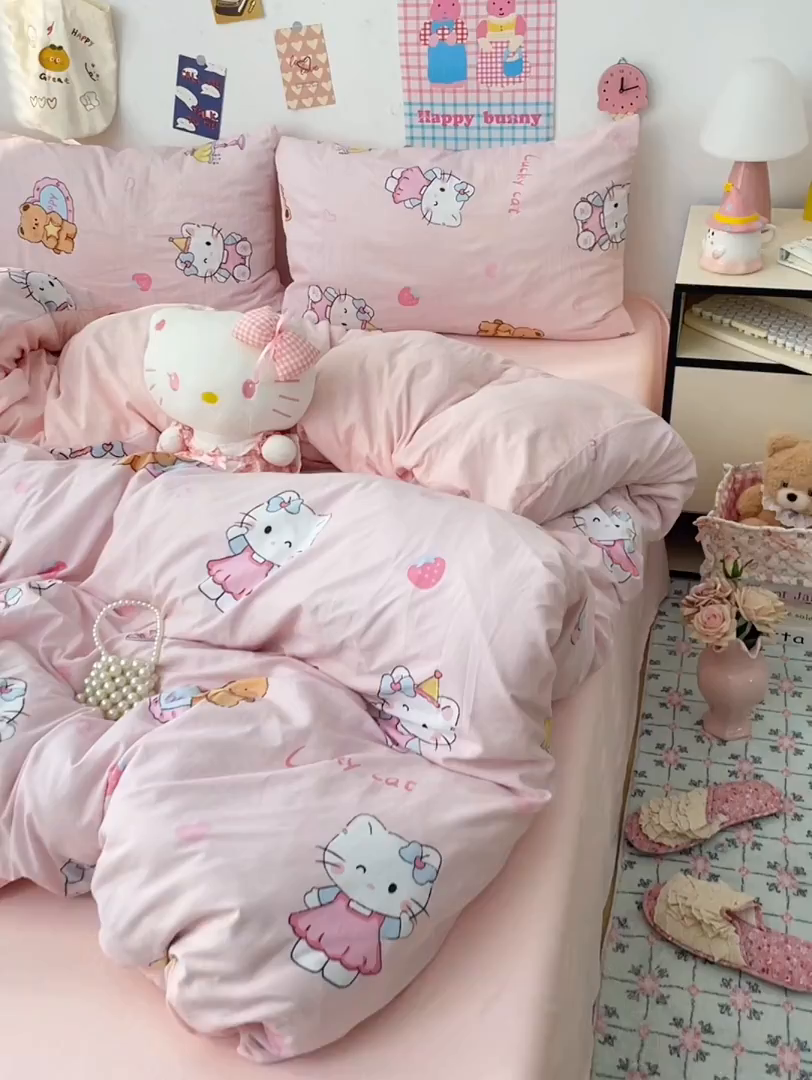 91家纺网 家纺一手货源 找家纺 梦卓家纺 2025新款超柔水洗棉印花双层纱卡通小清新四件套 草莓凯蒂