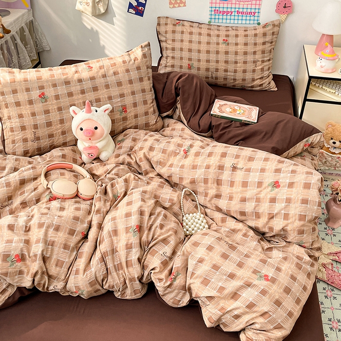 91家纺网 家纺一手货源 找家纺 梦卓家纺 2025新款超柔水洗棉印花双层纱卡通小清新四件套 格子樱桃