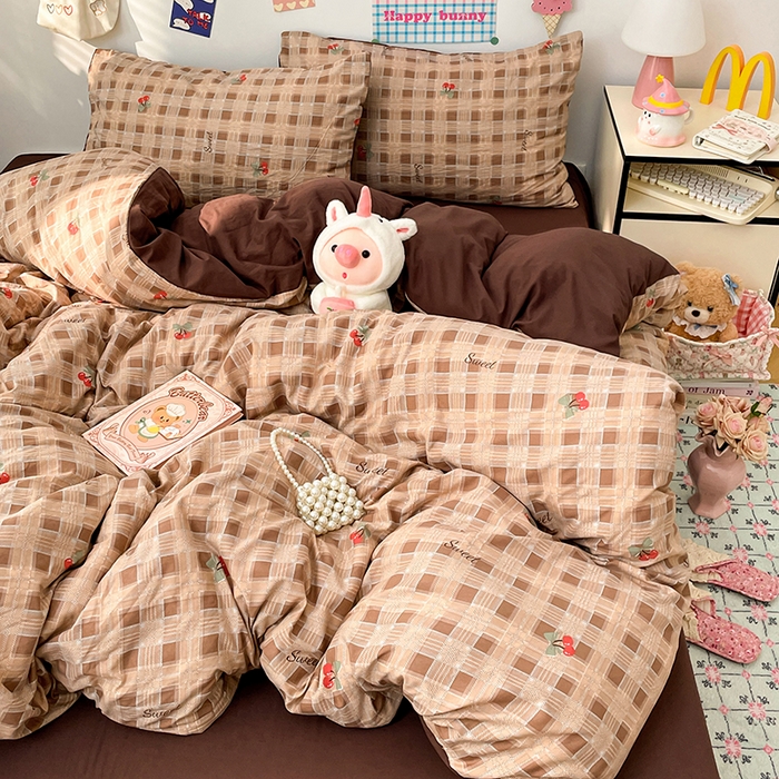 91家纺网 家纺一手货源 找家纺 梦卓家纺 2025新款超柔水洗棉印花双层纱卡通小清新四件套 格子樱桃