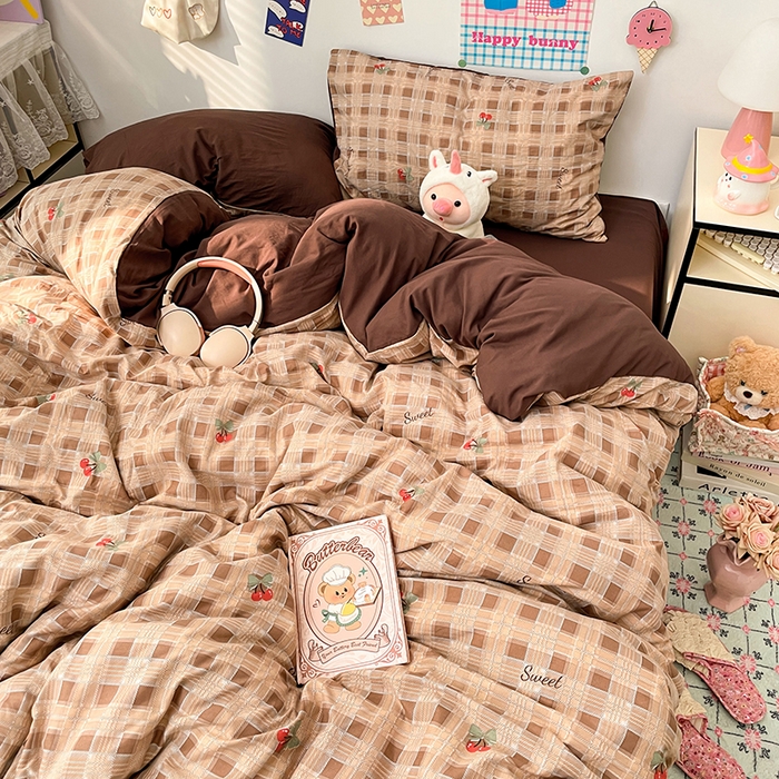 91家纺网 家纺一手货源 找家纺 梦卓家纺 2025新款超柔水洗棉印花双层纱卡通小清新四件套 格子樱桃