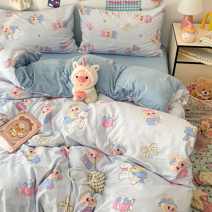 91家纺网 家纺一手货源 找家纺 梦卓家纺 2025新款超柔水洗棉印花双层纱卡通小清新四件套 木马小布