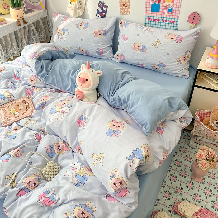 91家纺网 家纺一手货源 找家纺 梦卓家纺 2025新款超柔水洗棉印花双层纱卡通小清新四件套 木马小布