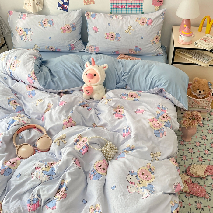 91家纺网 家纺一手货源 找家纺 梦卓家纺 2025新款超柔水洗棉印花双层纱卡通小清新四件套 木马小布