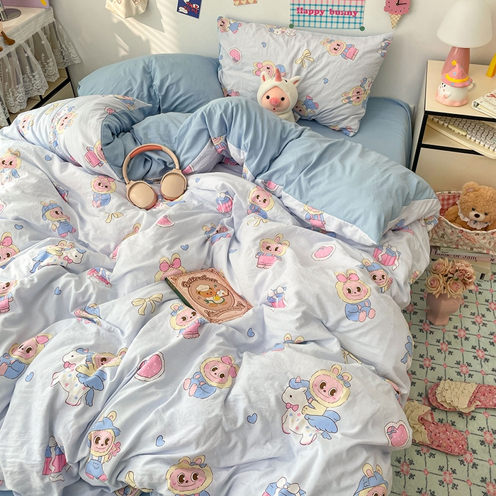 91家纺网 家纺一手货源 找家纺 梦卓家纺 2025新款超柔水洗棉印花双层纱卡通小清新四件套 木马小布