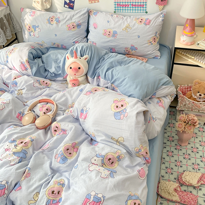 91家纺网 家纺一手货源 找家纺 梦卓家纺 2025新款超柔水洗棉印花双层纱卡通小清新四件套 木马小布