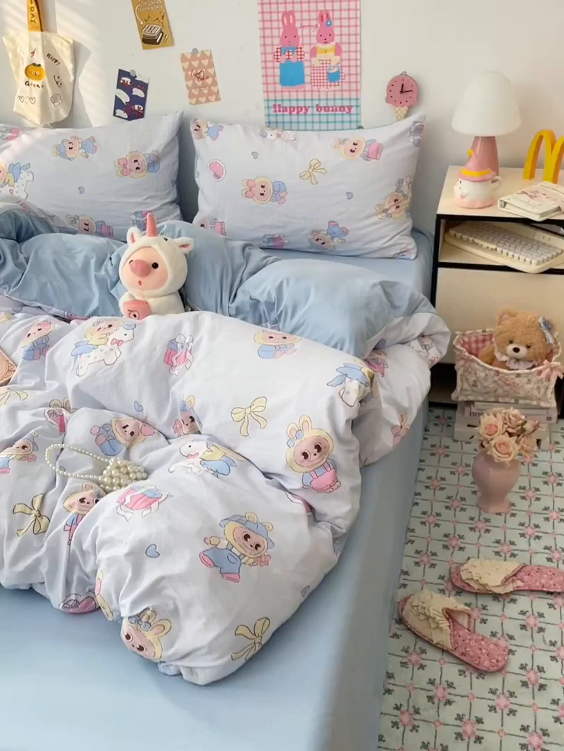 91家纺网 家纺一手货源 找家纺 梦卓家纺 2025新款超柔水洗棉印花双层纱卡通小清新四件套 木马小布