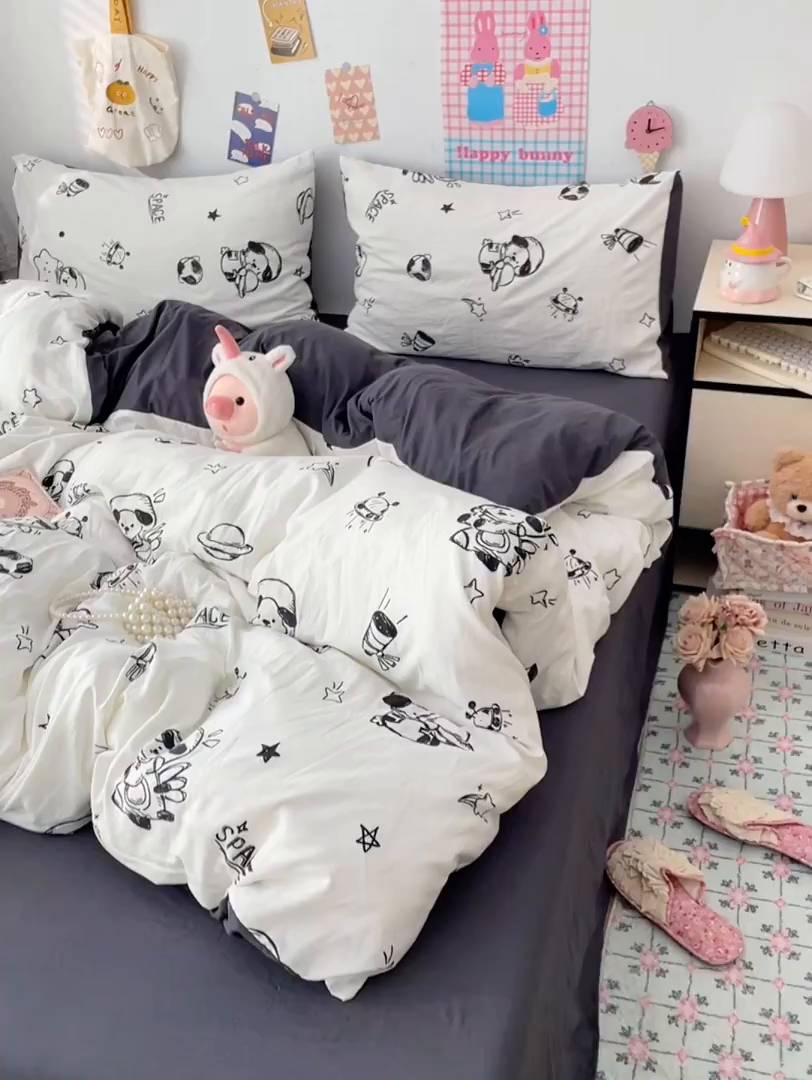 91家纺网 家纺一手货源 找家纺 梦卓家纺 2025新款超柔水洗棉印花双层纱卡通小清新四件套 宇宙太空人