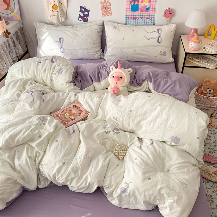 91家纺网 家纺一手货源 找家纺 梦卓家纺 2025新款超柔水洗棉印花双层纱卡通小清新四件套 紫色蝴蝶结