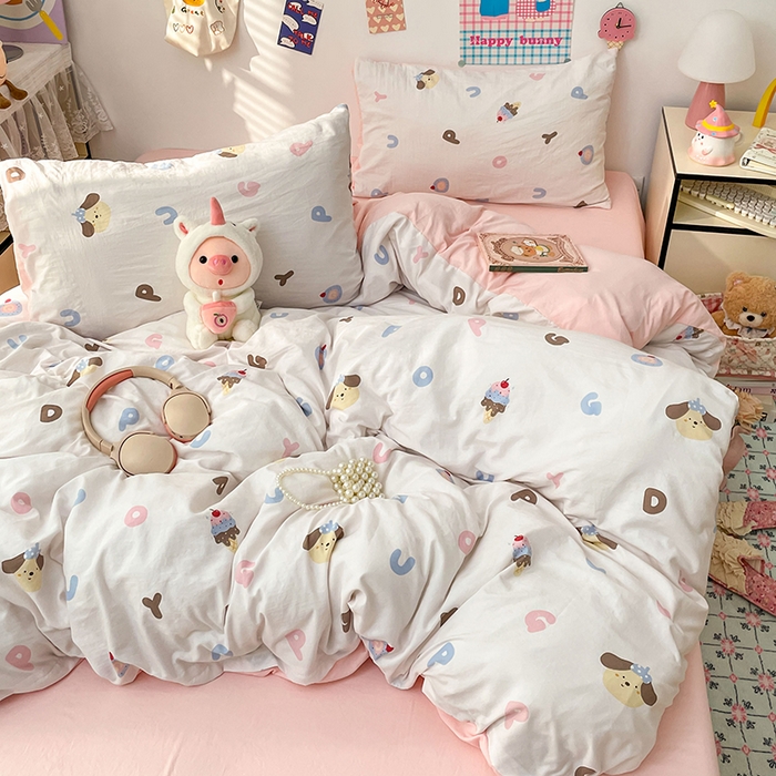 91家纺网 家纺一手货源 找家纺 梦卓家纺 2025新款超柔水洗棉印花双层纱卡通小清新四件套 字母小狗