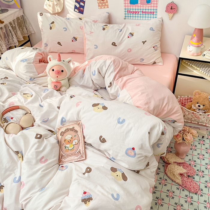 91家纺网 家纺一手货源 找家纺 梦卓家纺 2025新款超柔水洗棉印花双层纱卡通小清新四件套 字母小狗