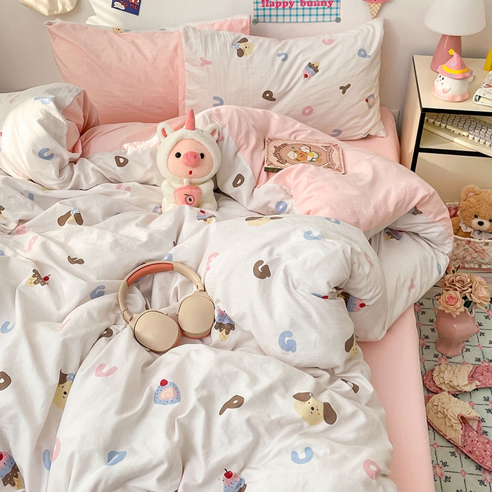 91家纺网 家纺一手货源 找家纺 梦卓家纺 2025新款超柔水洗棉印花双层纱卡通小清新四件套 字母小狗