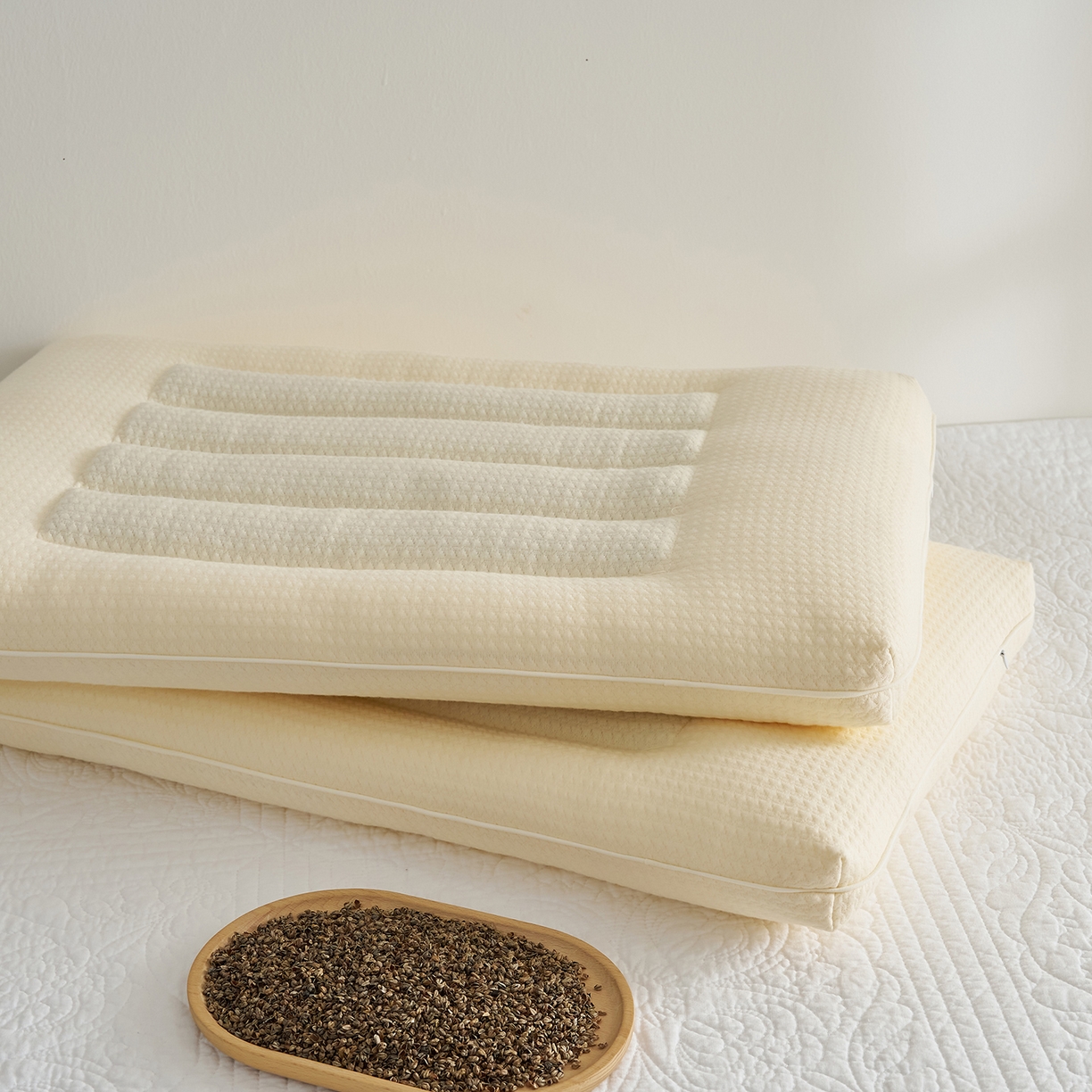 91家纺网 家纺一手货源 找家纺 乐可 2025新款草本定型枕荞麦学生枕成人枕枕头枕芯 草本定型枕单边-米