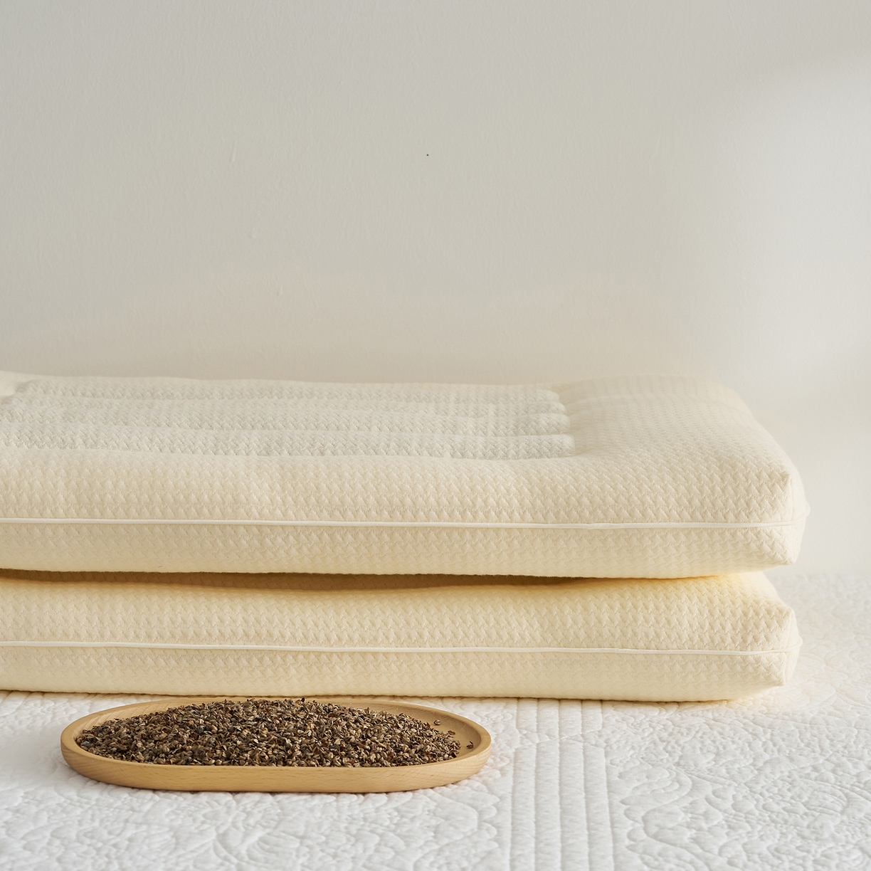 91家纺网 家纺一手货源 找家纺 乐可 2025新款草本定型枕荞麦学生枕成人枕枕头枕芯 草本定型枕单边-米