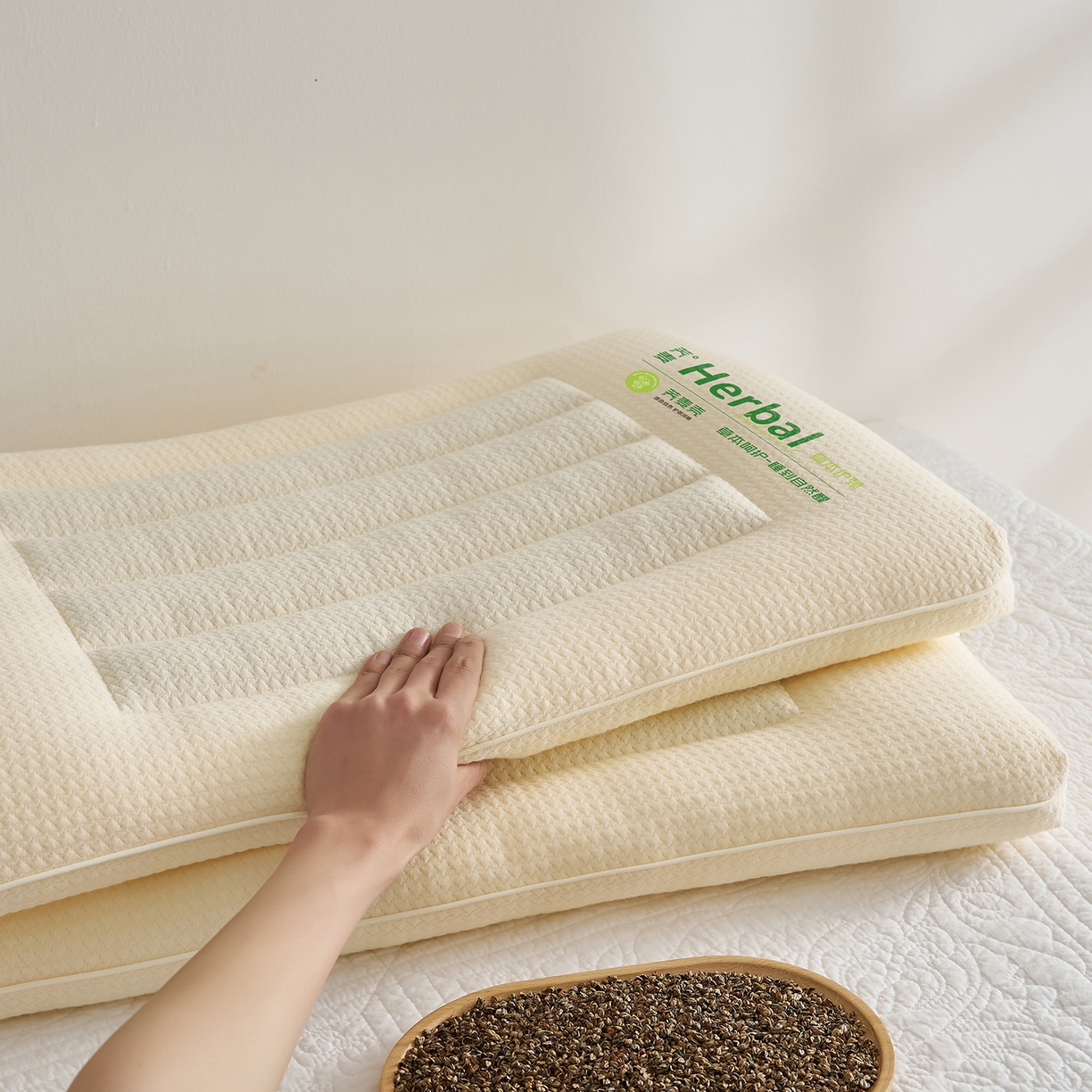 91家纺网 家纺一手货源 找家纺 乐可 2025新款草本定型枕荞麦学生枕成人枕枕头枕芯 草本定型枕单边-米