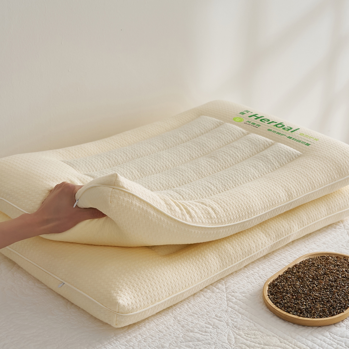 91家纺网 家纺一手货源 找家纺 乐可 2025新款草本定型枕荞麦学生枕成人枕枕头枕芯 草本定型枕单边-米