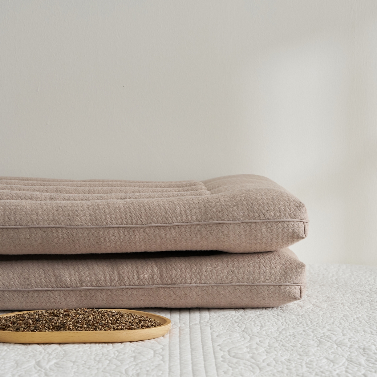 91家纺网 家纺一手货源 找家纺 乐可 2025新款草本定型枕荞麦学生枕成人枕枕头枕芯 草本定型枕单边-咖