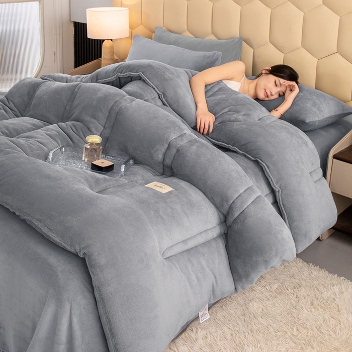 91家纺网 家纺一手货源 找家纺 汇总2025秋冬新款双面牛奶绒被子羊羔绒被子保暖加厚冬被春秋被芯被子冬被跨境外贸