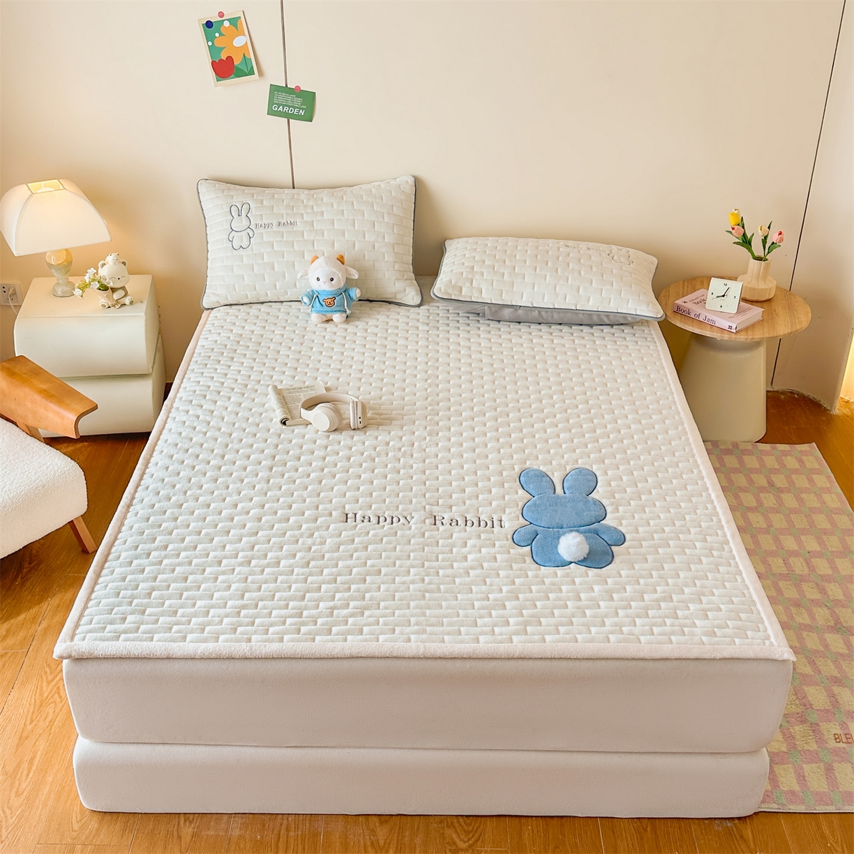 91家纺网 家纺一手货源 找家纺 （总）恋绒家纺 2025新款贴布绣牛奶绒床褥床垫