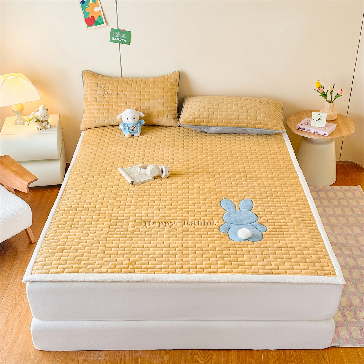 91家纺网 家纺一手货源 找家纺 （总）恋绒家纺 2025新款贴布绣牛奶绒床褥床垫