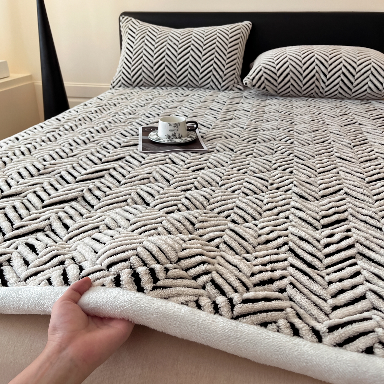 91家纺网 家纺一手货源 找家纺 （总）可恩欣 2025新款舒棉绒提花床垫床护垫-莫尼