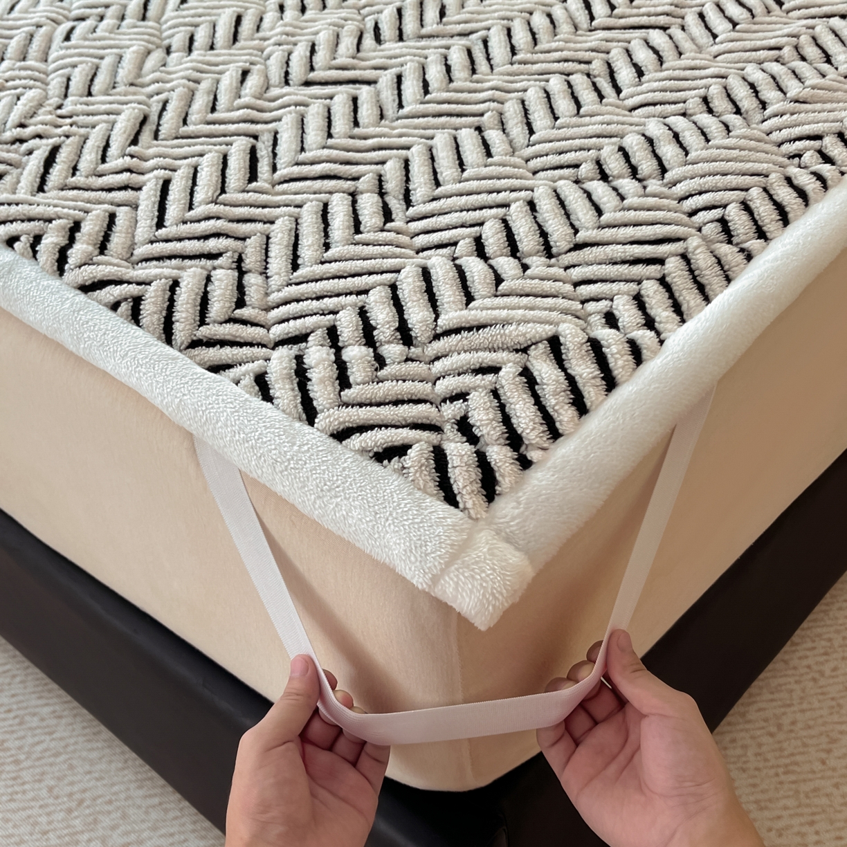 91家纺网 家纺一手货源 找家纺 （总）可恩欣 2025新款舒棉绒提花床垫床护垫-莫尼