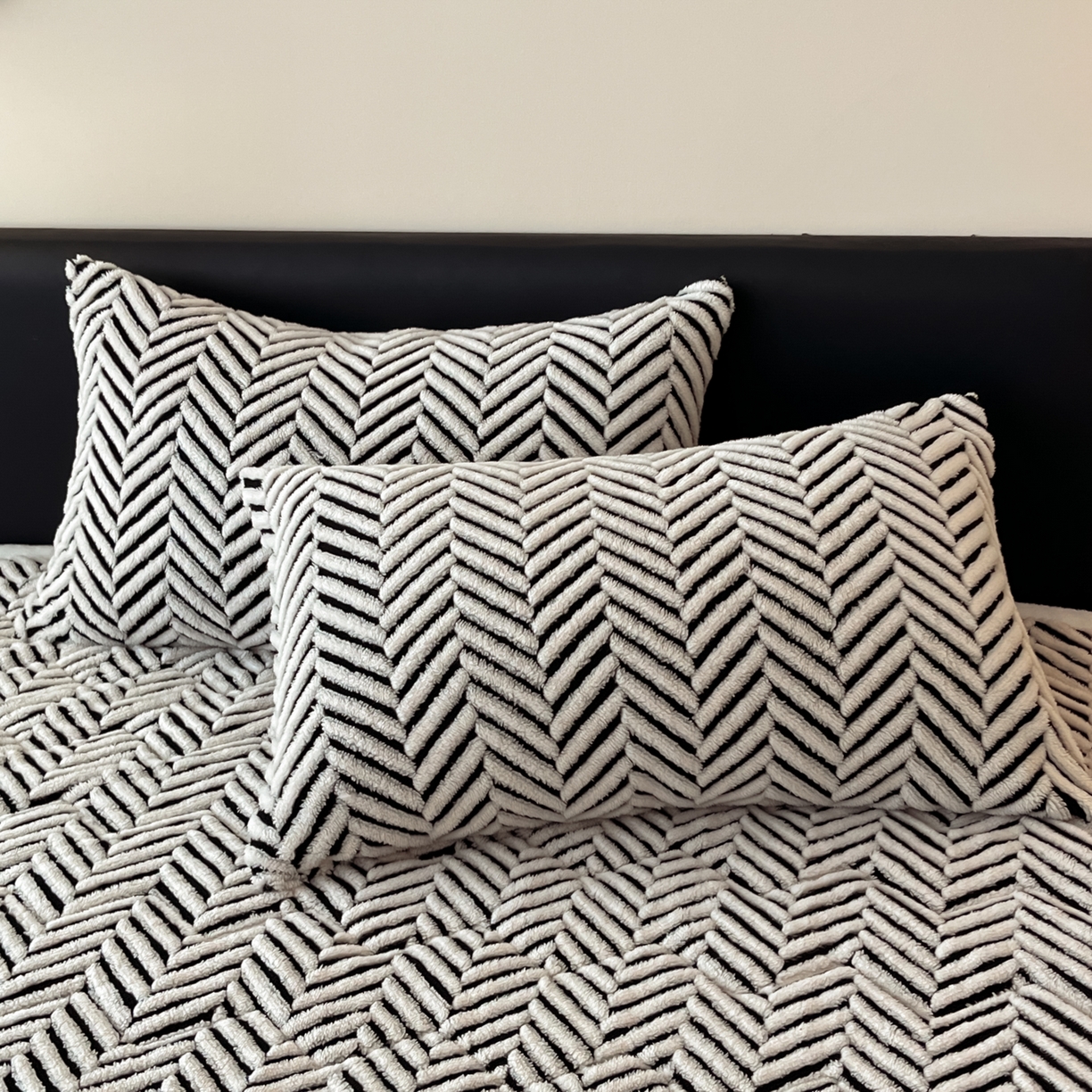 91家纺网 家纺一手货源 找家纺 （总）可恩欣 2025新款舒棉绒提花床垫床护垫-莫尼