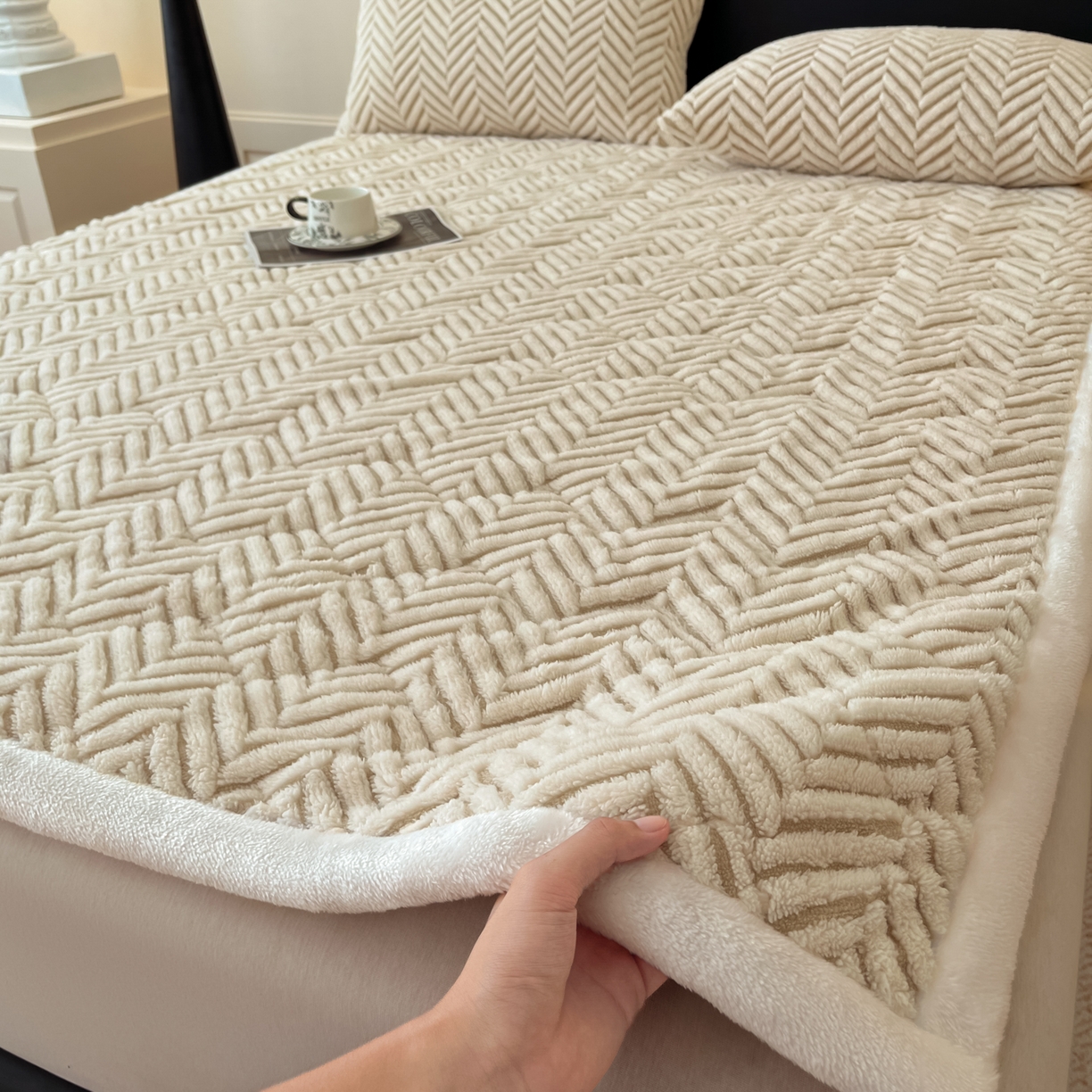 91家纺网 家纺一手货源 找家纺 （总）可恩欣 2025新款舒棉绒提花床垫床护垫-莫尼