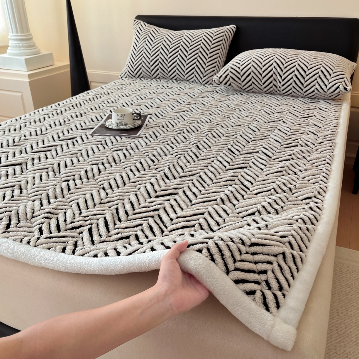 91家纺网 家纺一手货源 找家纺 （总）可恩欣 2025新款舒棉绒提花床垫床护垫-莫尼