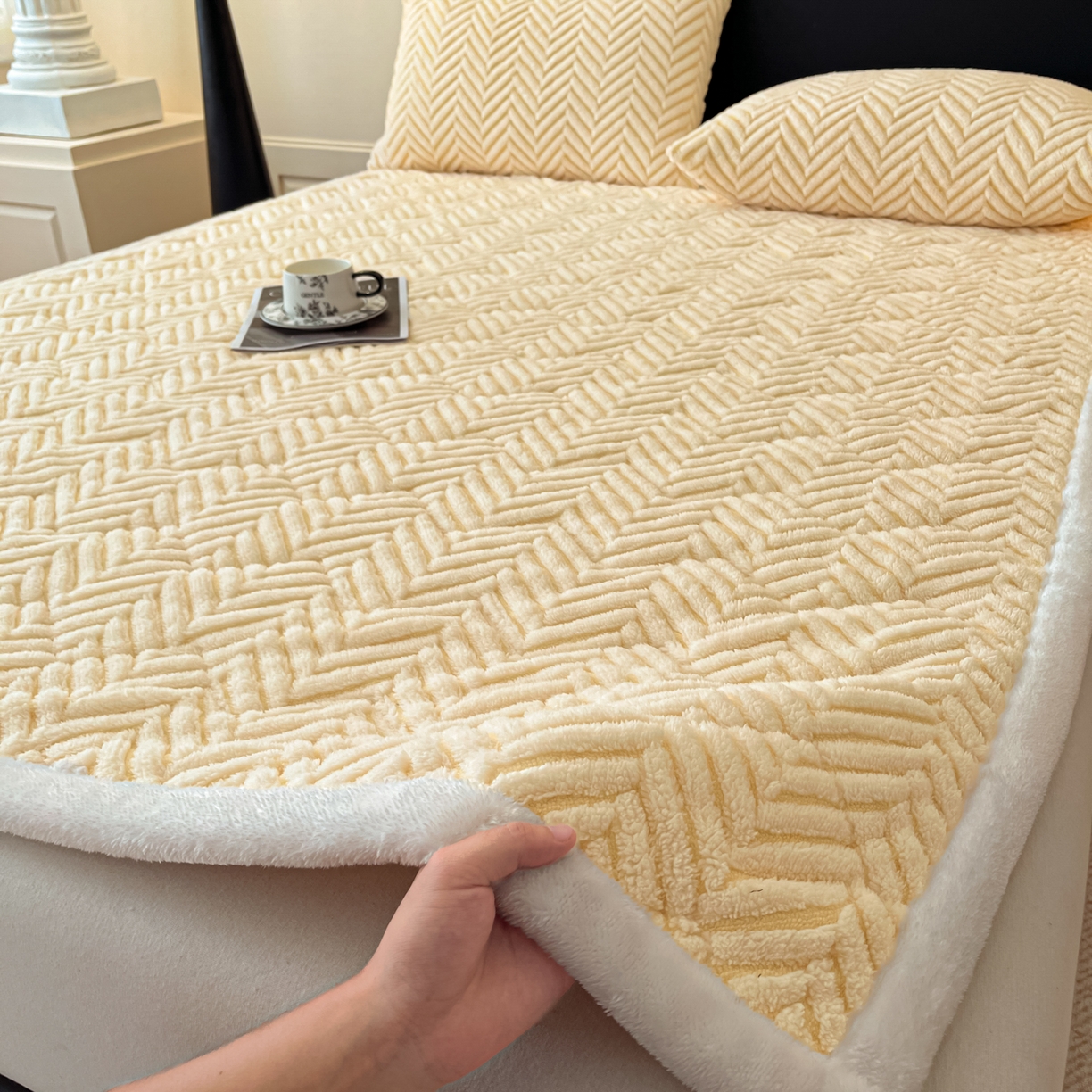 91家纺网 家纺一手货源 找家纺 （总）可恩欣 2025新款舒棉绒提花床垫床护垫-莫尼