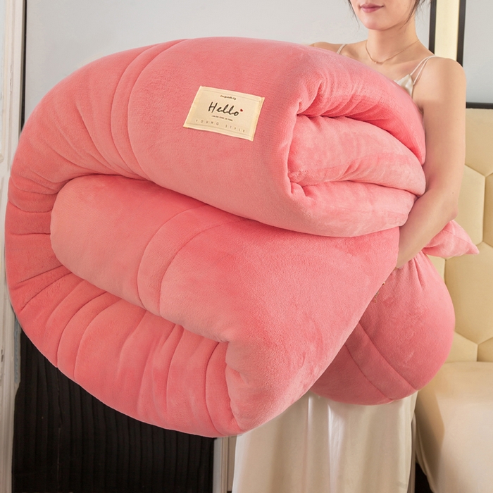 91家纺网 家纺一手货源 找家纺 恋之巢 2024新款牛奶绒羊羔绒冬被 双面牛奶绒  蜜桃粉竖条