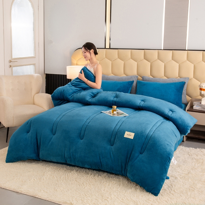 91家纺网 家纺一手货源 找家纺 2024秋冬新款双面牛奶绒羊羔绒保暖加厚冬被双面牛奶绒-宾利蓝