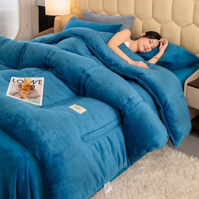 91家纺网 家纺一手货源 找家纺 2024秋冬新款双面牛奶绒羊羔绒保暖加厚冬被双面牛奶绒-宾利蓝