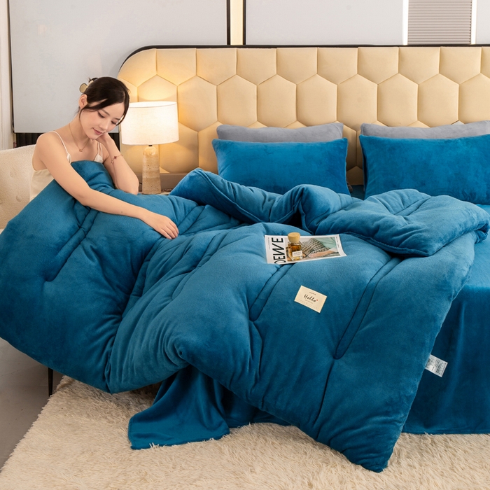 91家纺网 家纺一手货源 找家纺 2024秋冬新款双面牛奶绒羊羔绒保暖加厚冬被双面牛奶绒-宾利蓝