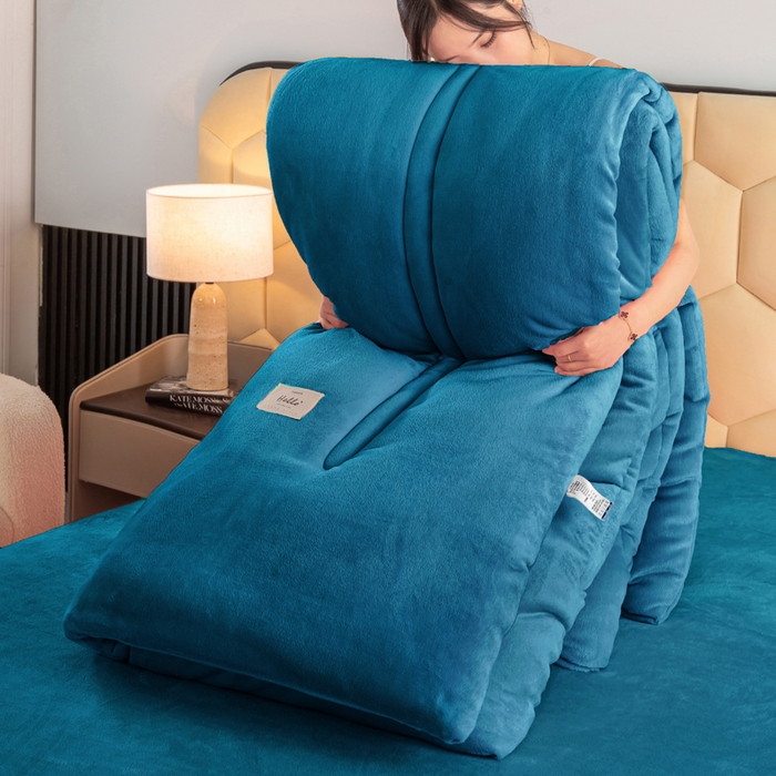 91家纺网 家纺一手货源 找家纺 2024秋冬新款双面牛奶绒羊羔绒保暖加厚冬被双面牛奶绒-宾利蓝