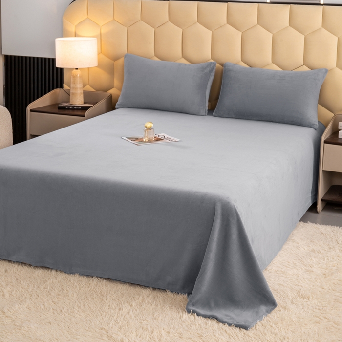 91家纺网 家纺一手货源 找家纺 2024秋冬新款双面牛奶绒羊羔绒保暖加厚冬被双面牛奶绒-浅灰