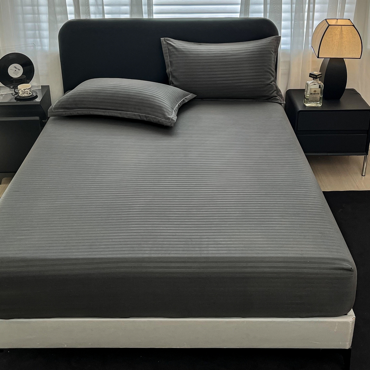 91家纺网 家纺一手货源 找家纺 恬澳家纺 2025新款简约磨毛压花床笠外贸跨境电商亚马逊速卖通单床笠三件套欧美尺寸多多跨境平台TEMU SHEIN 条纹-深灰