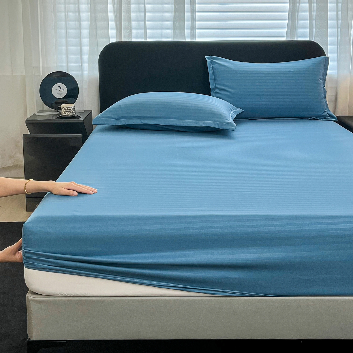 91家纺网 家纺一手货源 找家纺 恬澳家纺 2025新款简约磨毛压花床笠外贸跨境电商亚马逊速卖通单床笠三件套欧美尺寸多多跨境平台TEMU SHEIN 条纹-蓝