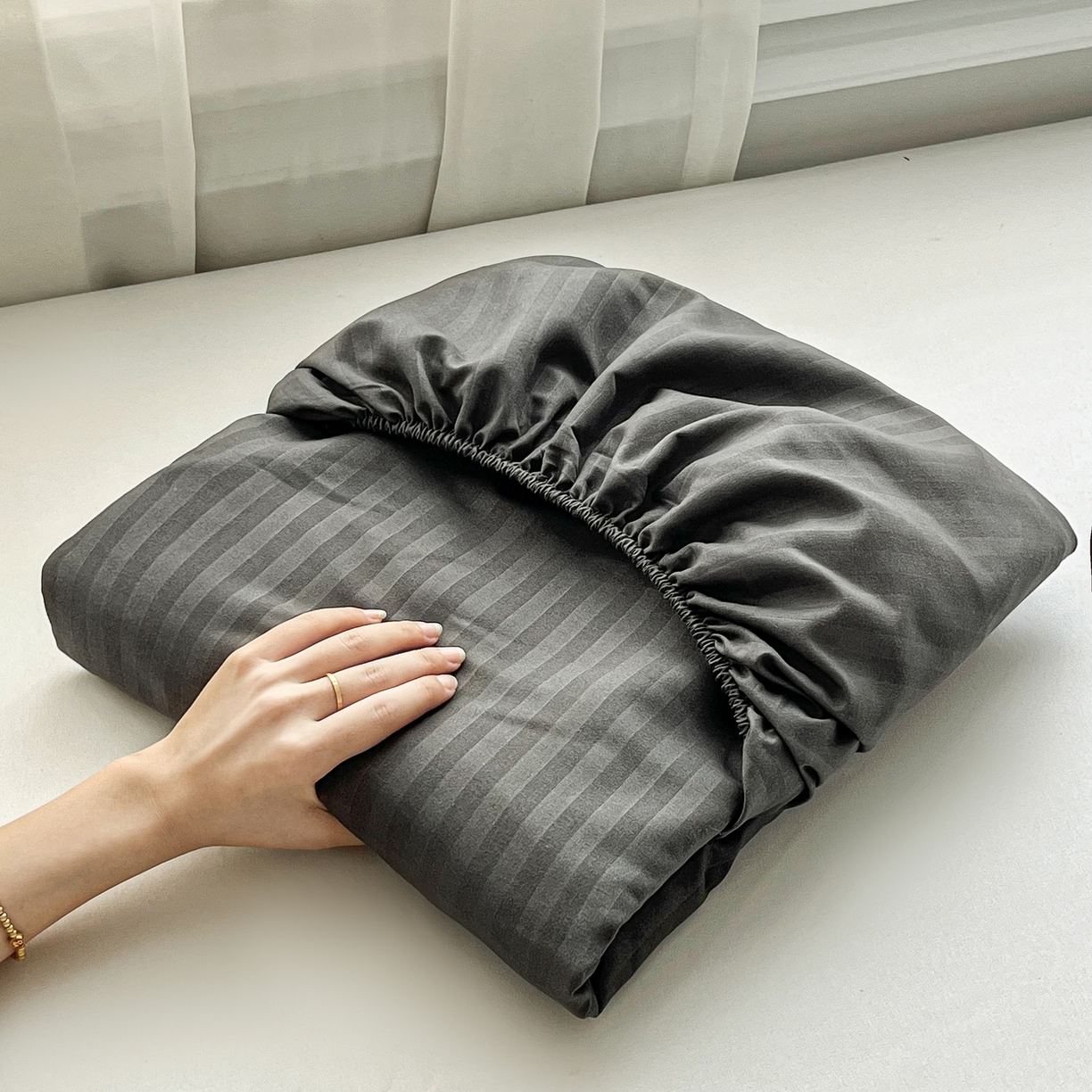 91家纺网 家纺一手货源 找家纺 恬澳家纺 2025新款简约磨毛压花床笠外贸跨境电商亚马逊速卖通单床笠三件套欧美尺寸多多跨境平台TEMU SHEIN 条纹-深灰