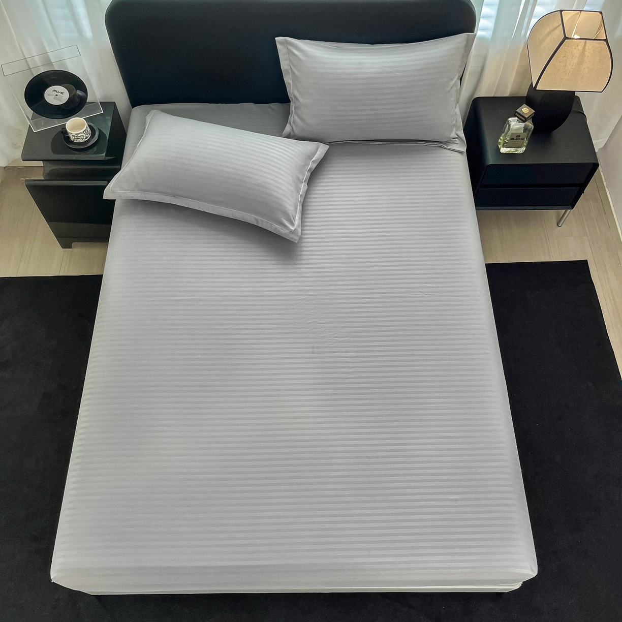 91家纺网 家纺一手货源 找家纺 恬澳家纺 2025新款简约磨毛压花床笠外贸跨境电商亚马逊速卖通单床笠三件套欧美尺寸多多跨境平台TEMU SHEIN 条纹-浅灰