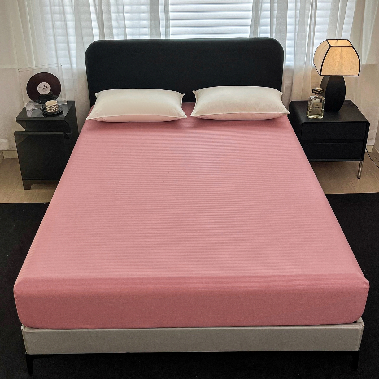 91家纺网 家纺一手货源 找家纺 恬澳家纺 2025新款简约磨毛压花床笠外贸跨境电商亚马逊速卖通单床笠三件套欧美尺寸多多跨境平台TEMU SHEIN 条纹-粉