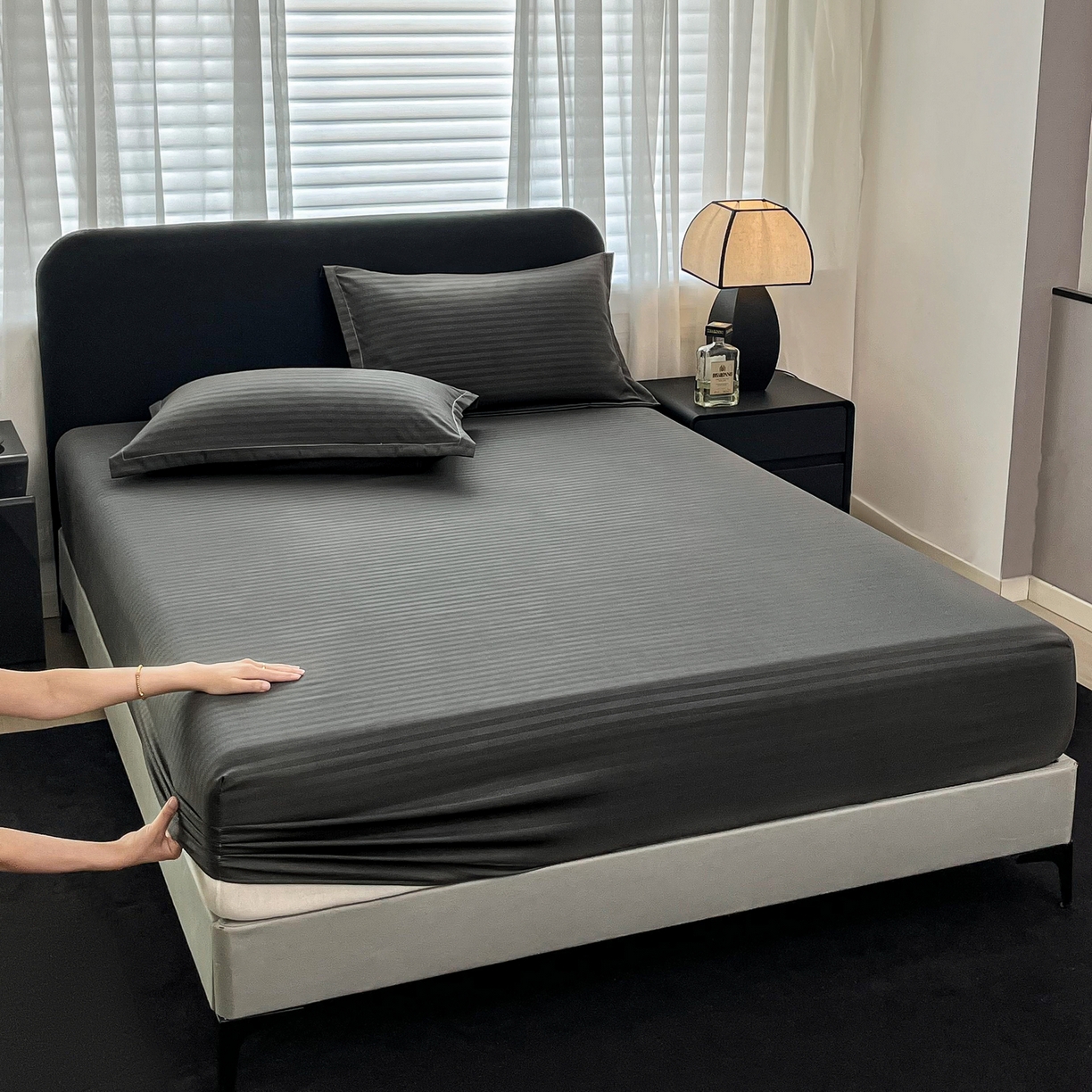 91家纺网 家纺一手货源 找家纺 恬澳家纺 2025新款简约磨毛压花床笠外贸跨境电商亚马逊速卖通单床笠三件套欧美尺寸多多跨境平台TEMU SHEIN 条纹-深灰