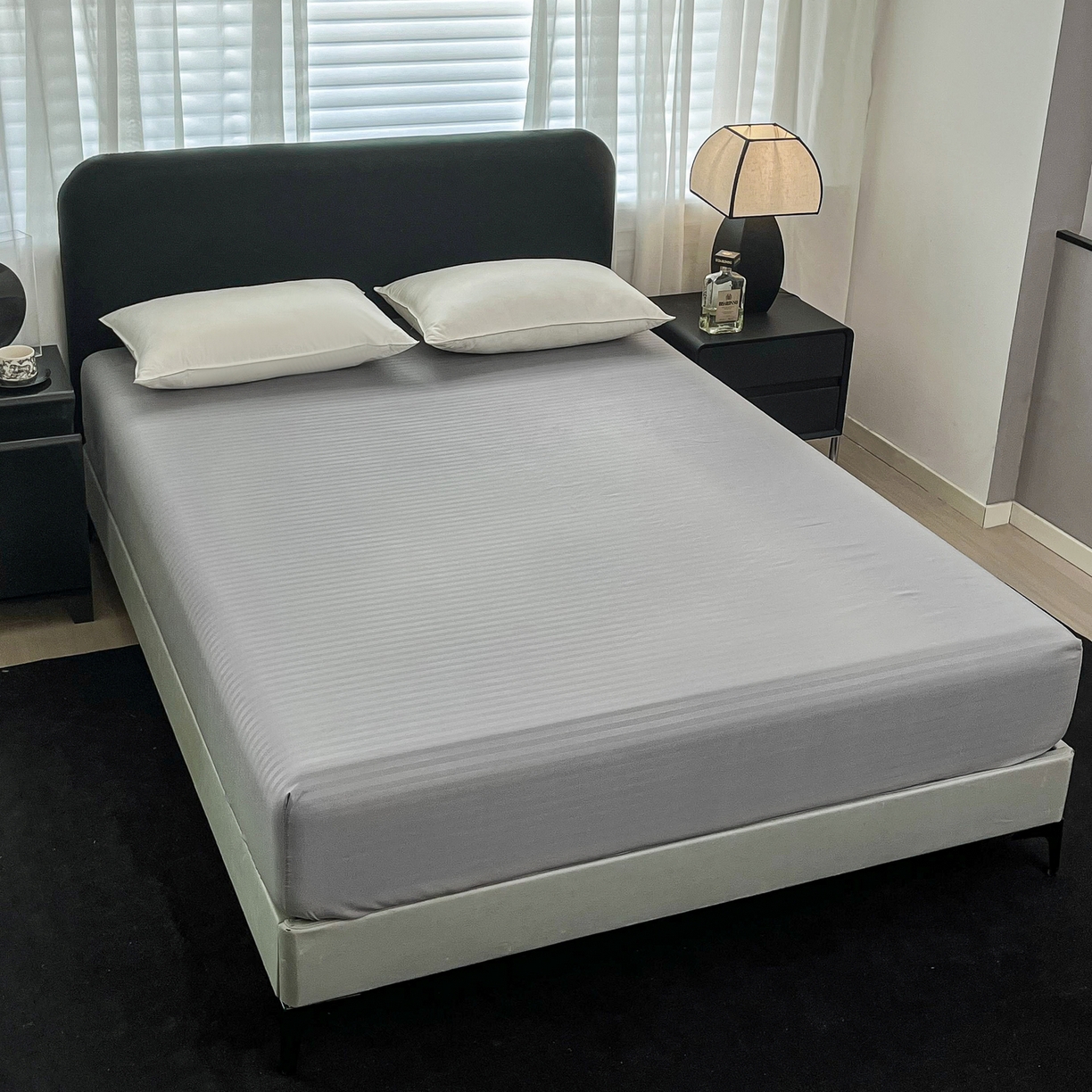 91家纺网 家纺一手货源 找家纺 恬澳家纺 2025新款简约磨毛压花床笠外贸跨境电商亚马逊速卖通单床笠三件套欧美尺寸多多跨境平台TEMU SHEIN 条纹-浅灰