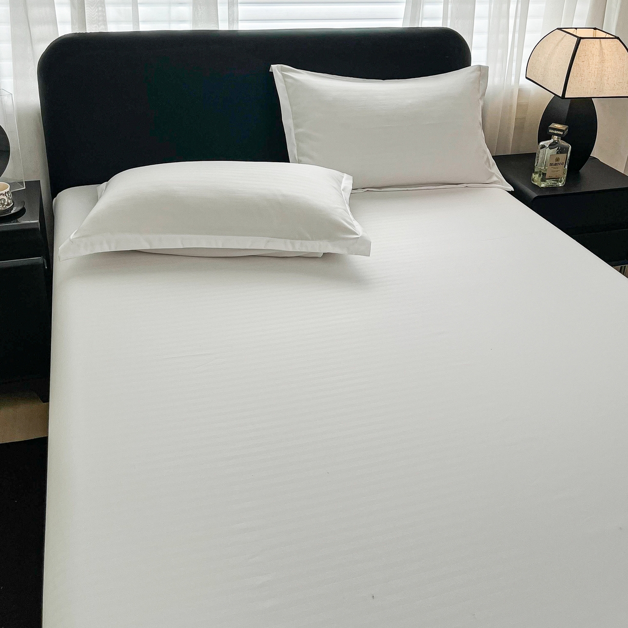 91家纺网 家纺一手货源 找家纺 恬澳家纺 2025新款简约磨毛压花床笠外贸跨境电商亚马逊速卖通单床笠三件套欧美尺寸多多跨境平台TEMU SHEIN 条纹-白